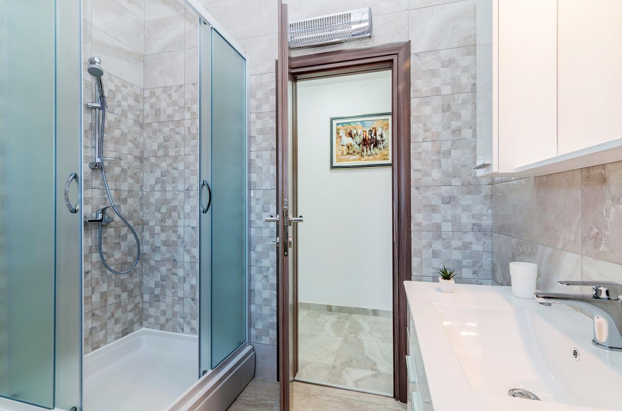 Apartment Tony With Private Pool Sukošan المظهر الخارجي الصورة